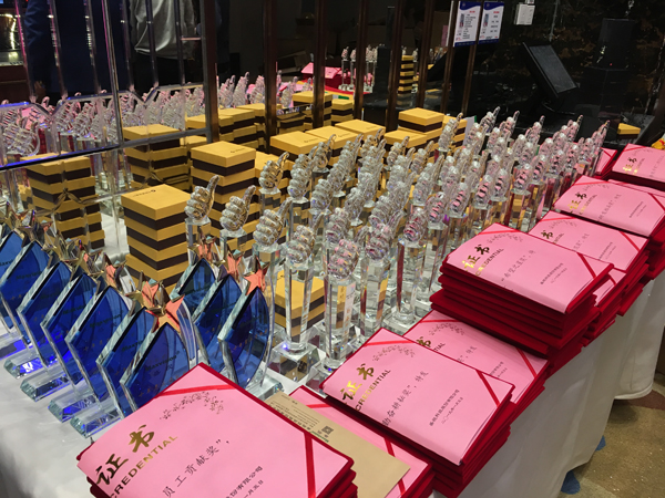 二十二年风雨  只因有你同行  又沐改革春风  再迎历史机遇 ——大发(中国)dafa·官方网页版,22周年庆典暨颁奖典礼