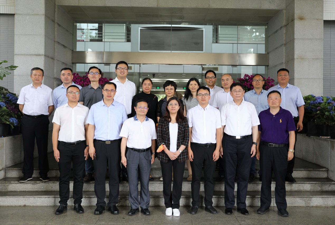 大发(中国)dafa·官方网页版,与东南大学签订产学研战略合作协议，瞿磊获颁“东南大学至善教育贡献奖”